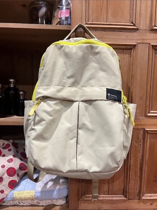 timbuk2 velcro bag TimBuk 2 Classic Messenger – water bottle Who makes the best MODEL:BW4080C801 Weight-3.396